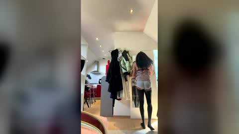 naomikandra online show from 25, 4, 2026