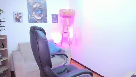 Snapshot of naomisaenz_ chatting on 9, 6, 2026 N A O M I online show from 9, 6, 2026