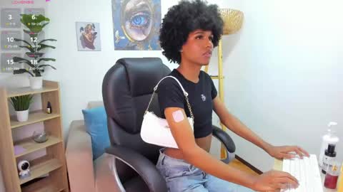 Snapshot of naomisaenz_ chatting on 10, 6, 2026 N A O M I online show from 10, 6, 2026