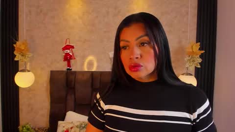 Naomy Smith online show from 4, 12, 2025