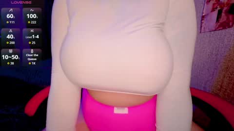 Snapshot of naomyreyyy chatting on 2, 7, 2026 Naomy Rey online show from 2, 7, 2026
