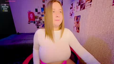 Snapshot of naomyreyyy chatting on 18, 7, 2026 Naomy Rey online show from 18, 7, 2026
