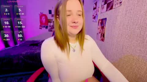 Snapshot of naomyreyyy chatting on 4, 8, 2026 Naomy Rey online show from 4, 8, 2026