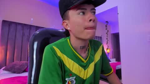 Snapshot of nascary_fox chatting on 14, 12, 2025 Nascary Fox online show from 14, 12, 2025
