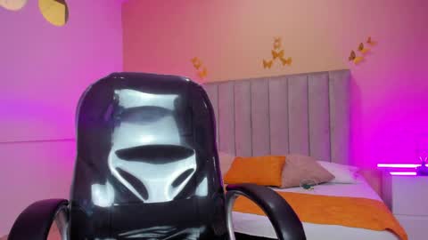 Snapshot of nascary_fox chatting on 4, 4, 2026 Nascary Fox online show from 4, 4, 2026