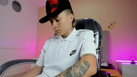Snapshot of nascary_fox chatting on 17, 4, 2026 Nascary Fox online show from 17, 4, 2026