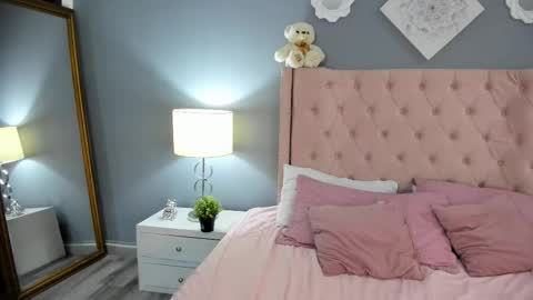 Nashly Fontana online show from 10, 2, 2026