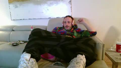 nassobout online show from 1, 1, 2025