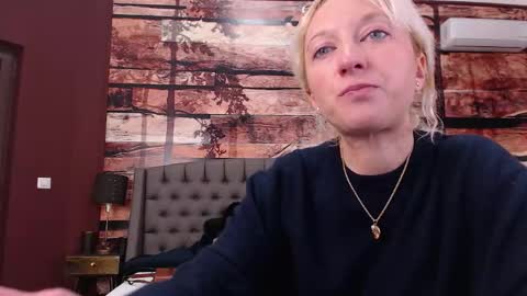 Snapshot of natalie_bitton chatting on 18, 1, 2026 Natalie online show from 18, 1, 2026