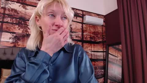 Snapshot of natalie_bitton chatting on 1, 2, 2026 Natalie online show from 1, 2, 2026