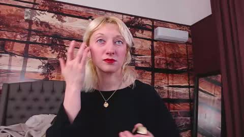 Snapshot of natalie_bitton chatting on 6, 2, 2026 Natalie online show from 6, 2, 2026