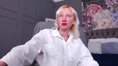 Snapshot of natalie_bitton chatting on 15, 2, 2026 Natalie online show from 15, 2, 2026