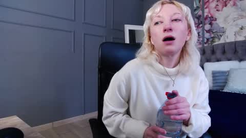 Snapshot of natalie_bitton chatting on 23, 2, 2026 Natalie online show from 23, 2, 2026