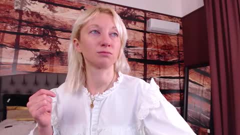 Snapshot of natalie_bitton chatting on 1, 3, 2026 Natalie online show from 1, 3, 2026