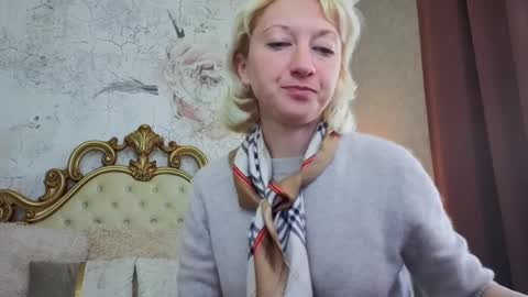 Snapshot of natalie_bitton chatting on 7, 4, 2026 Natalie online show from 7, 4, 2026