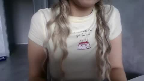 Snapshot of nataliexo111 chatting on 14, 12, 2025 Natali online show from 14, 12, 2025