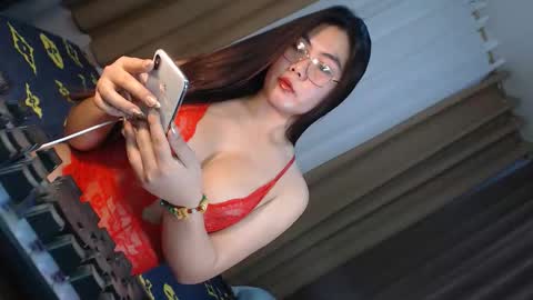 Snapshot of nathalie_hart chatting on 11, 11, 2025 Queen Marga online show from 11, 11, 2025