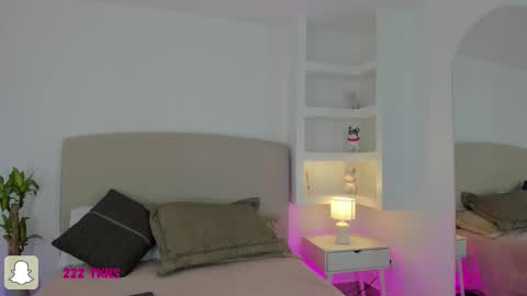 NATHALY  online show from 25, 2, 2026