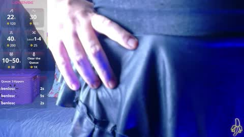 Snapshot of naturaltitss_ chatting on 20, 5, 2026 Gwen online show from 20, 5, 2026