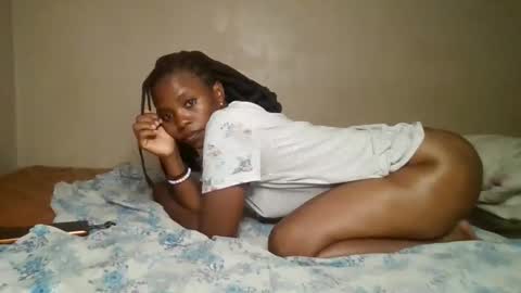 Snapshot of naughtiecouple_ chatting on 25, 2, 2026 naughtiecouple_ online show from 25, 2, 2026