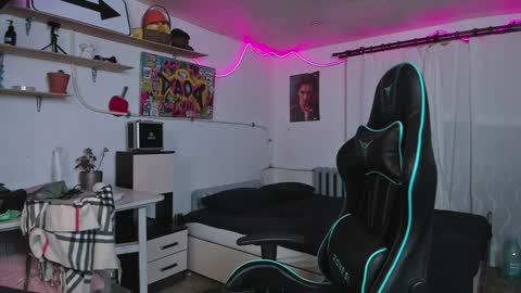 Nik online show from 9, 1, 2025