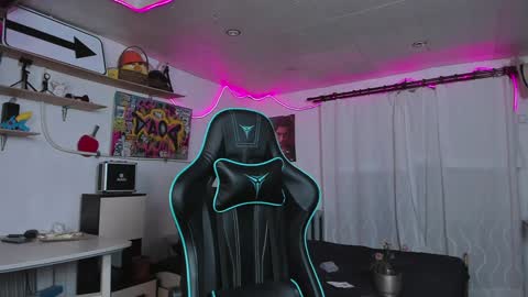 Nik online show from 9, 1, 2025