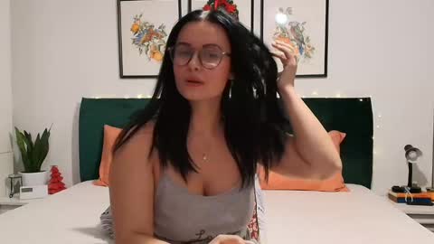 Snapshot of naughtybrunettexxx chatting on 1, 12, 2024 NaughtyBrunetteXXX online show from 1, 12, 2024