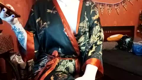 Snapshot of naughtyhousewifexx chatting on 8, 12, 2024 housewife Eva online show from 8, 12, 2024