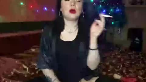 Snapshot of naughtyhousewifexx chatting on 24, 12, 2024 housewife Eva online show from 24, 12, 2024