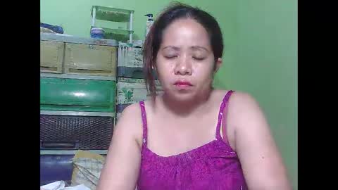 Snapshot of naughtymom26 chatting on 24, 4, 2026 naughtymom26 online show from 24, 4, 2026