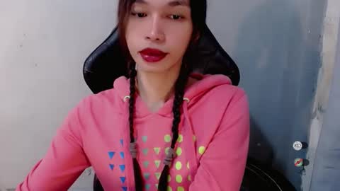 Snapshot of naughtysunshinepinay chatting on 5, 10, 2025 Celine online show from 5, 10, 2025
