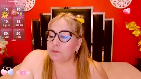 Lady Nayla online show from 5, 3, 2025