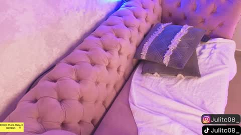 Juli  online show from 17, 1, 2025