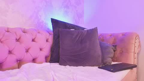 Juli  online show from 17, 1, 2025