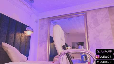 Juli  online show from 21, 1, 2025