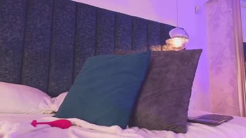 Juli  online show from 8, 2, 2025