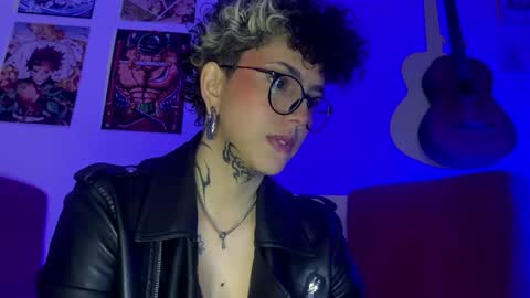 Snapshot of nazzz10 chatting on 17, 12, 2025 nazzz10 online show from 17, 12, 2025