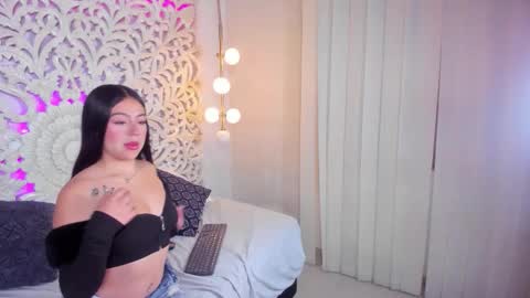 Snapshot of neaomy_castro chatting on 23, 11, 2025 Neaomy online show from 23, 11, 2025