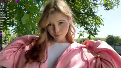Snapshot of necolezhuang chatting on 29, 5, 2026 Necole online show from 29, 5, 2026