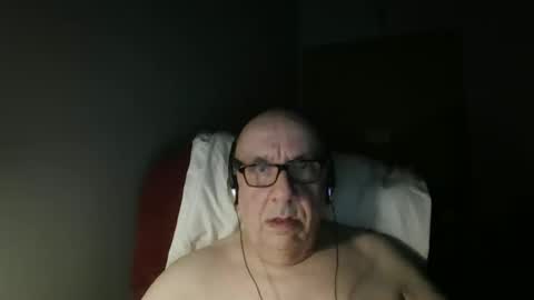 Snapshot of needlesslove chatting on 25, 4, 2026 Tom online show from 25, 4, 2026