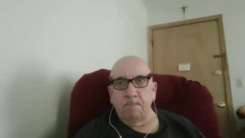 Snapshot of needlesslove chatting on 25, 4, 2026 Tom online show from 25, 4, 2026