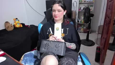 Snapshot of neeko_lol_ chatting on 4, 5, 2026 Geek Nicole im Neeko UwU online show from 4, 5, 2026