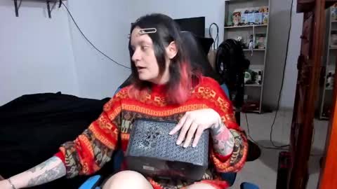Snapshot of neeko_lol_ chatting on 17, 5, 2026 Geek Nicole im Neeko UwU online show from 17, 5, 2026