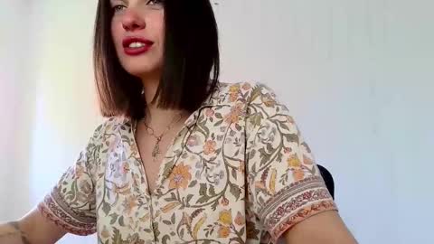 Neferutt online show from 15, 4, 2026