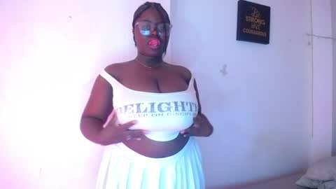 Snapshot of neighbor_ebony chatting on 5, 5, 2026 CHIKY online show from 5, 5, 2026