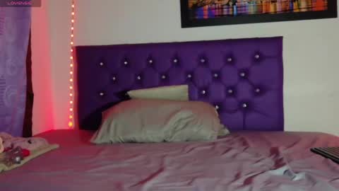 Snapshot of neighbor_ebony chatting on 8, 5, 2026 CHIKY online show from 8, 5, 2026