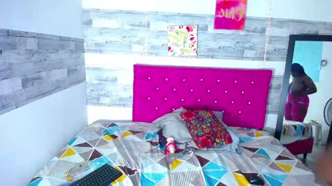 Snapshot of neighbor_ebony chatting on 13, 5, 2026 CHIKY online show from 13, 5, 2026