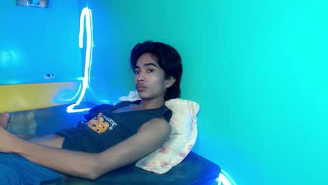 neil_asian69 online show from 18, 4, 2026