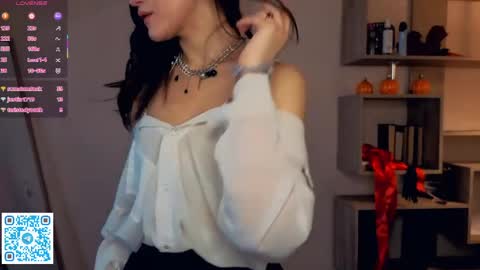 Snapshot of neldaestey chatting on 18, 4, 2026 Vicky and Beatrice online show from 18, 4, 2026
