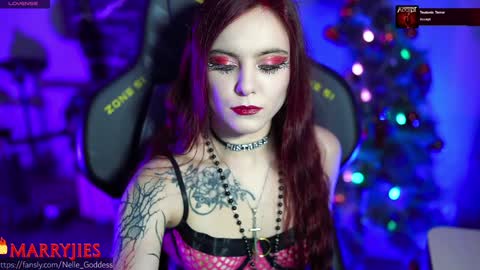 Snapshot of nelle_ chatting on 11, 1, 2025 online show from 11, 1, 2025